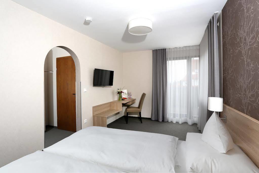 Hotel-Restaurant Vogthof Aalen Buitenkant foto
